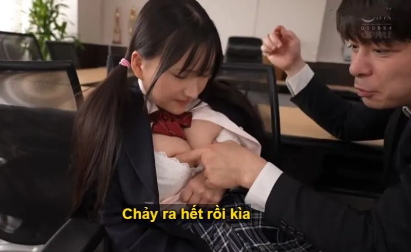 Ba năm trời, thầy giáo rèn luyện học trò vú đẹp thành “chứa đựng tinh hoa”.
